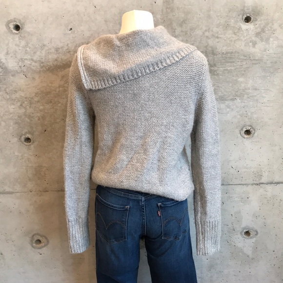 Banana Republic Gray Sweater - Picture 3 of 7